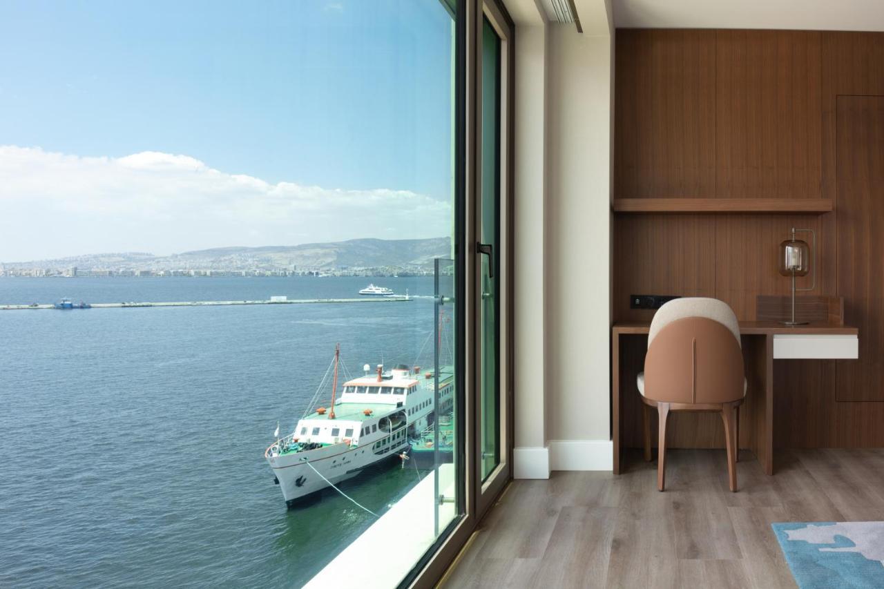 Izmir Marriott Hotel 외부 사진 View from a room