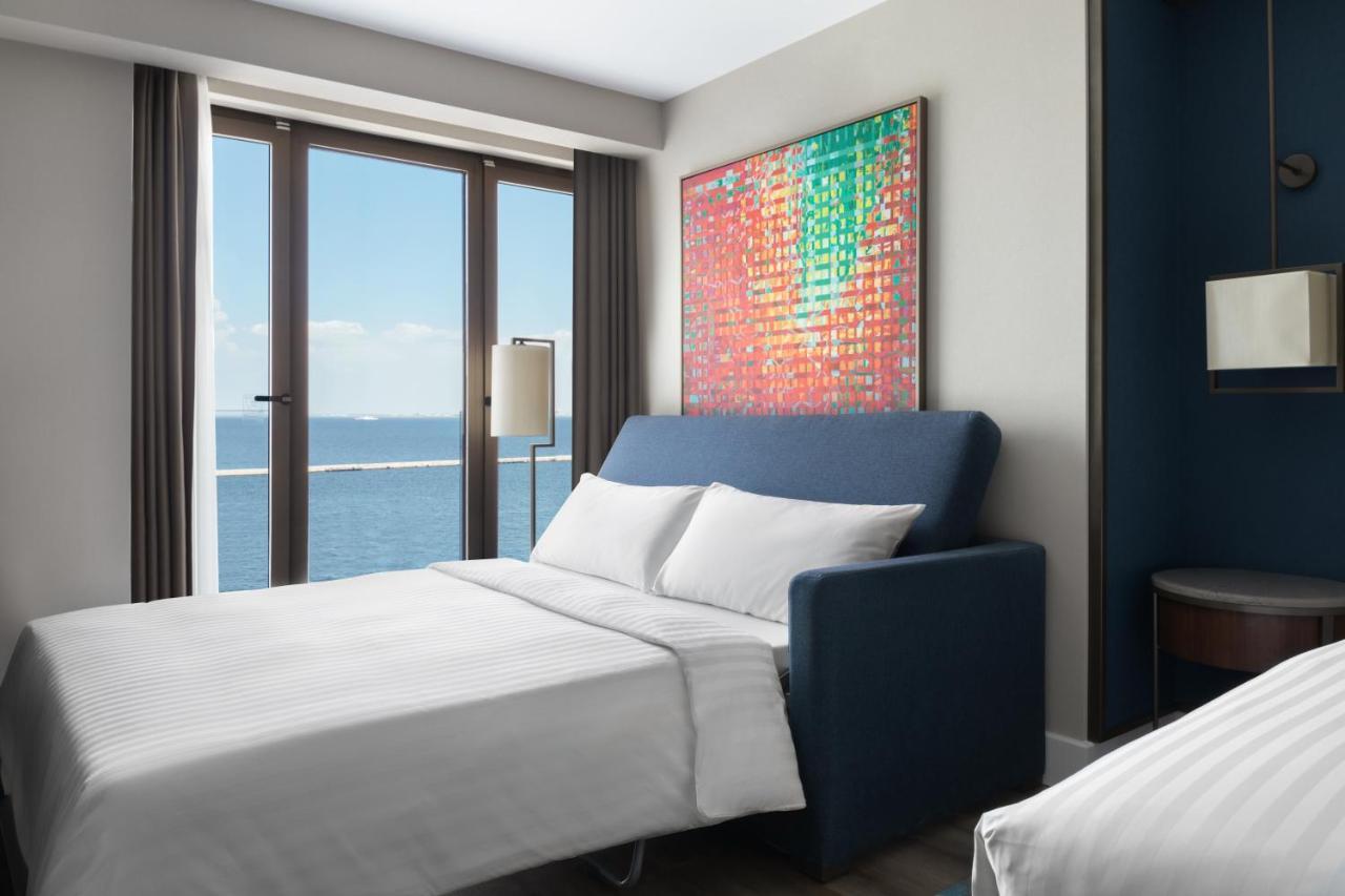 Izmir Marriott Hotel 외부 사진 A sofa bed
