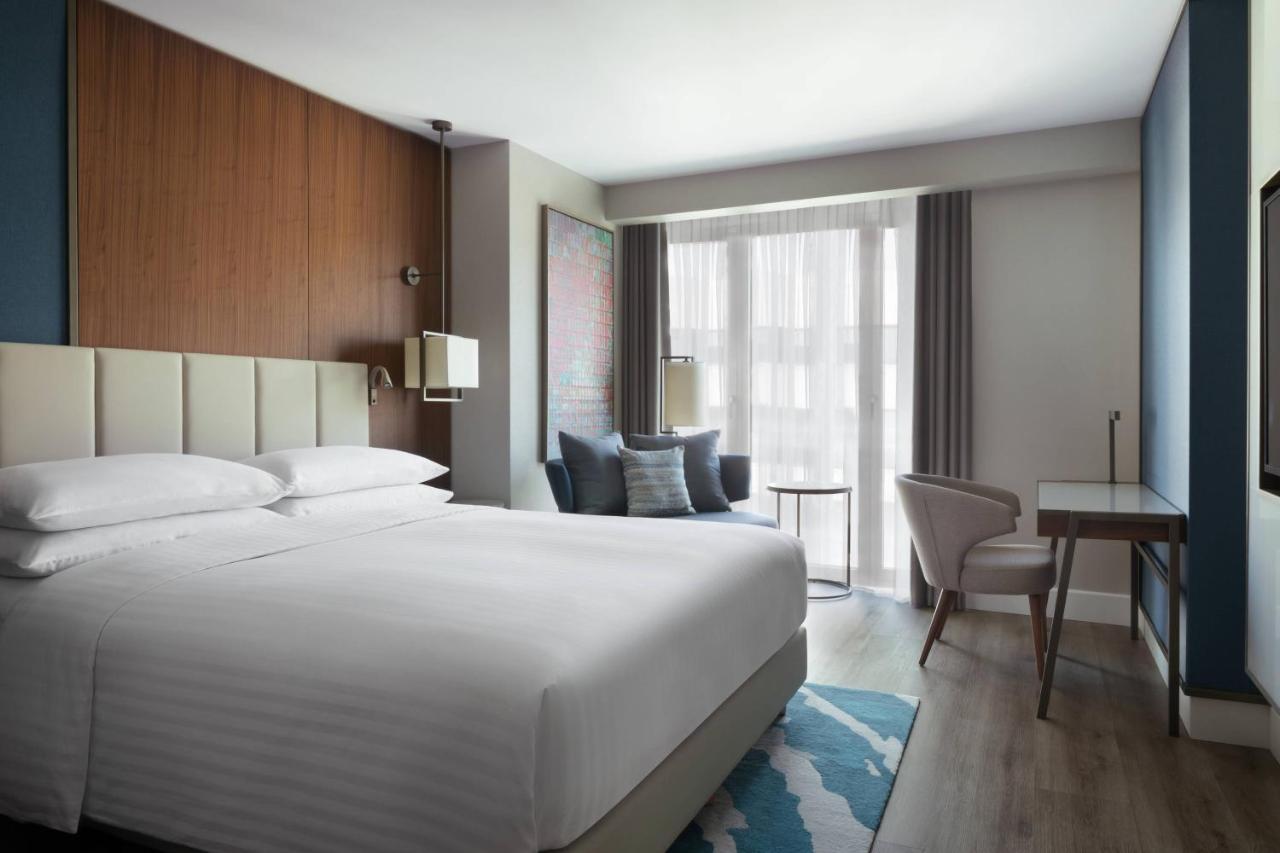 Izmir Marriott Hotel 외부 사진 A guest room at the hotel