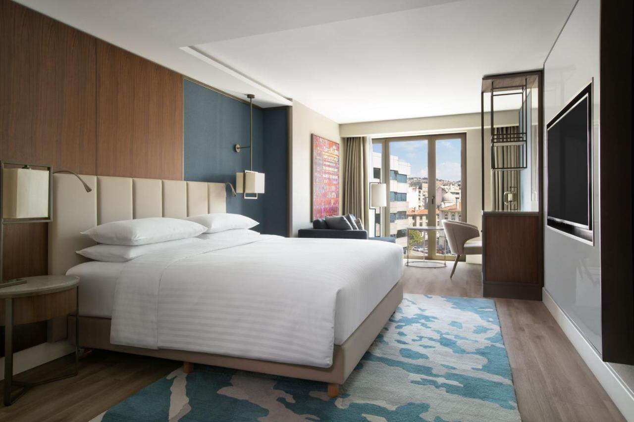 Izmir Marriott Hotel 외부 사진 A guest room at the hotel