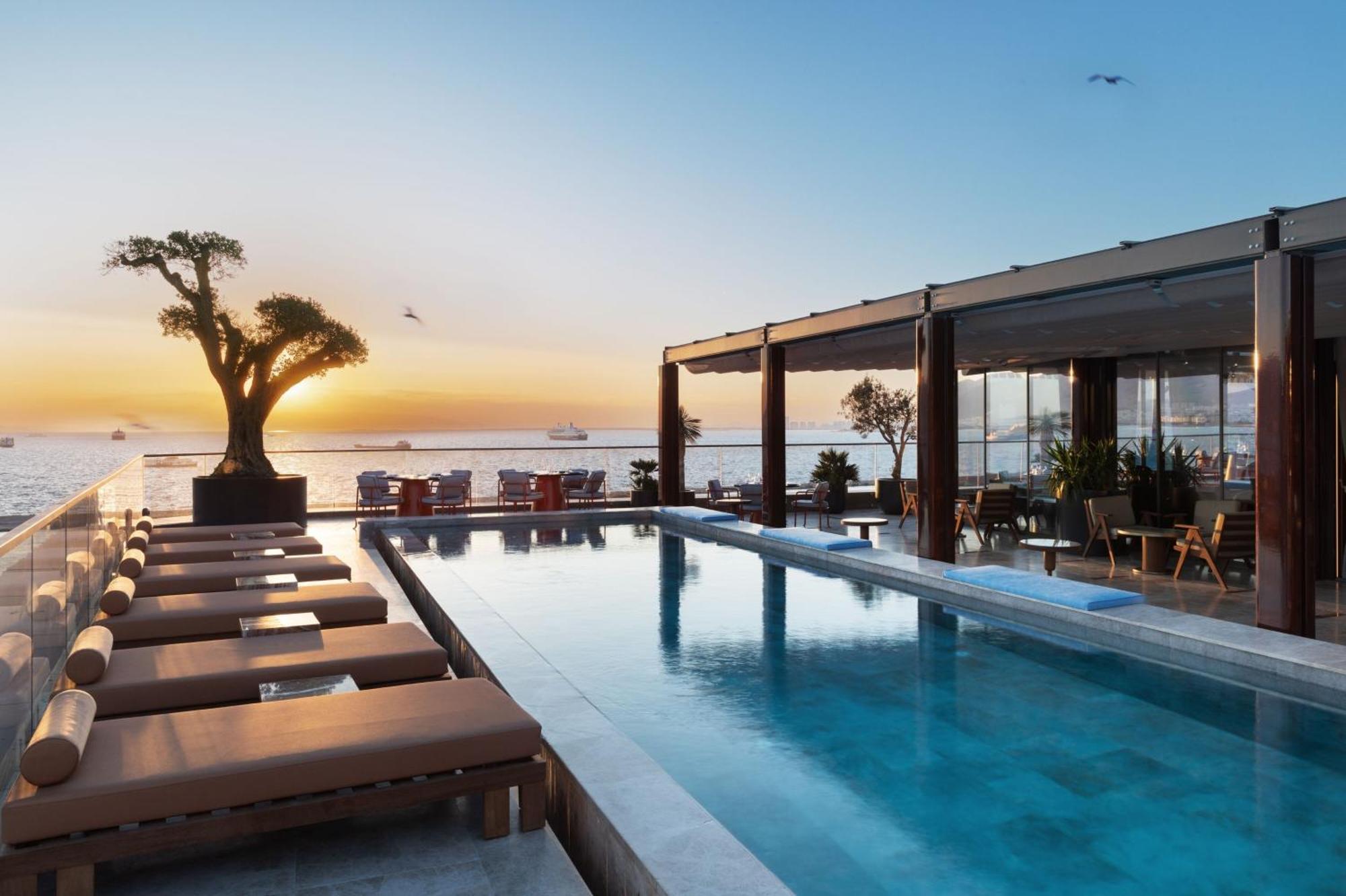 Izmir Marriott Hotel 외부 사진 The Sky Pool