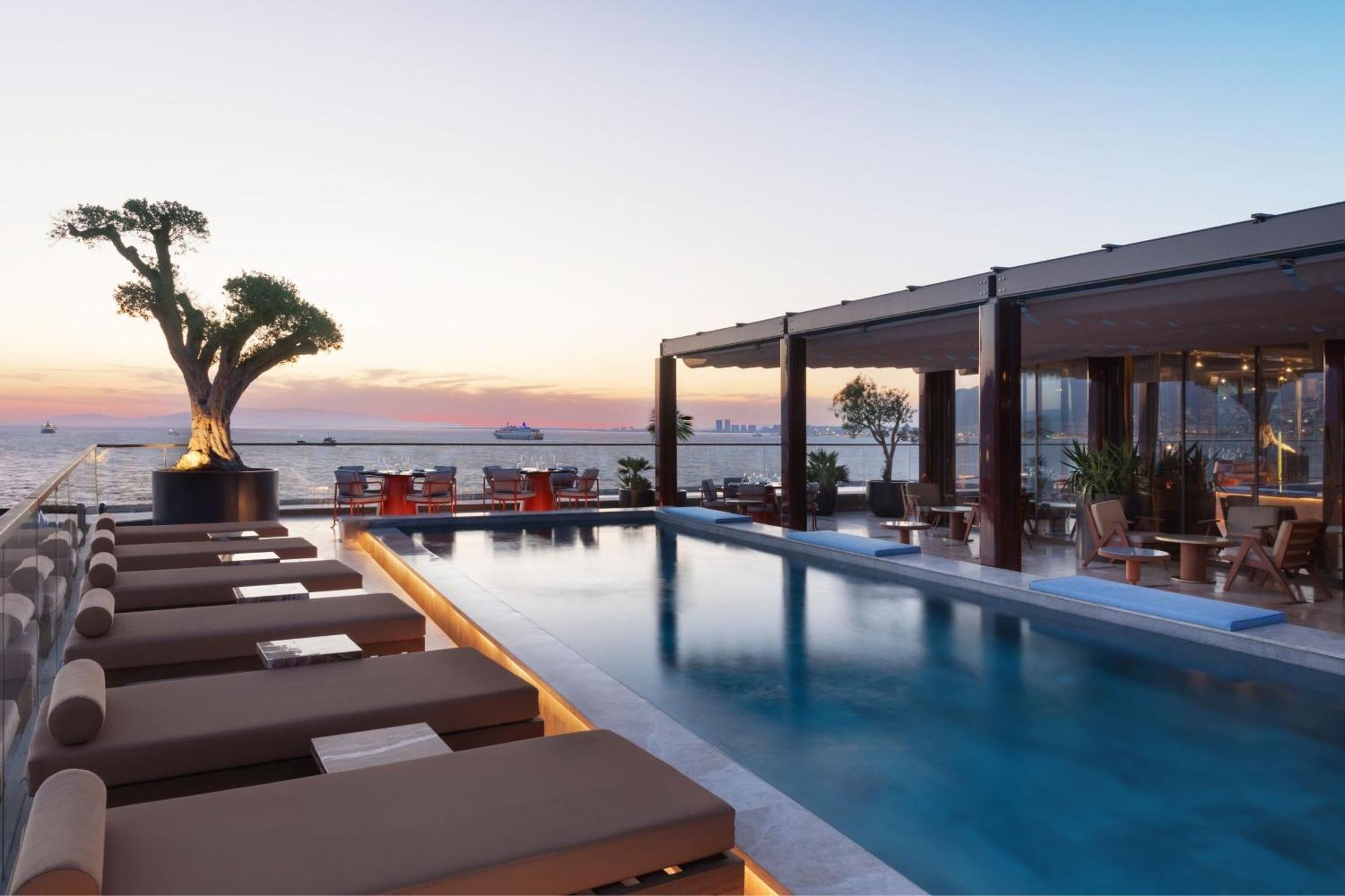 Izmir Marriott Hotel 외부 사진 The Pool at the Westin Athens