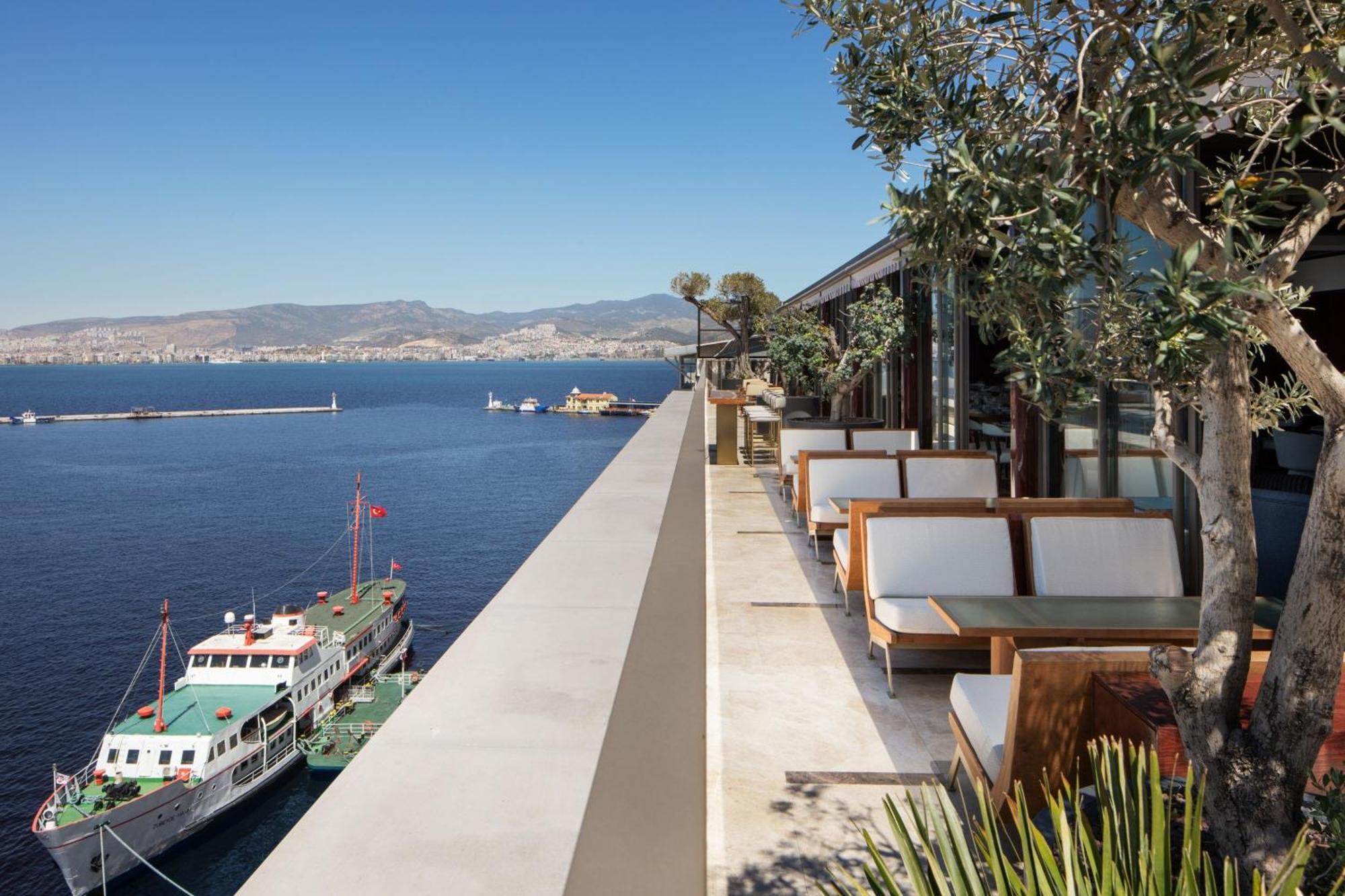 Izmir Marriott Hotel 외부 사진 The view from the hotel