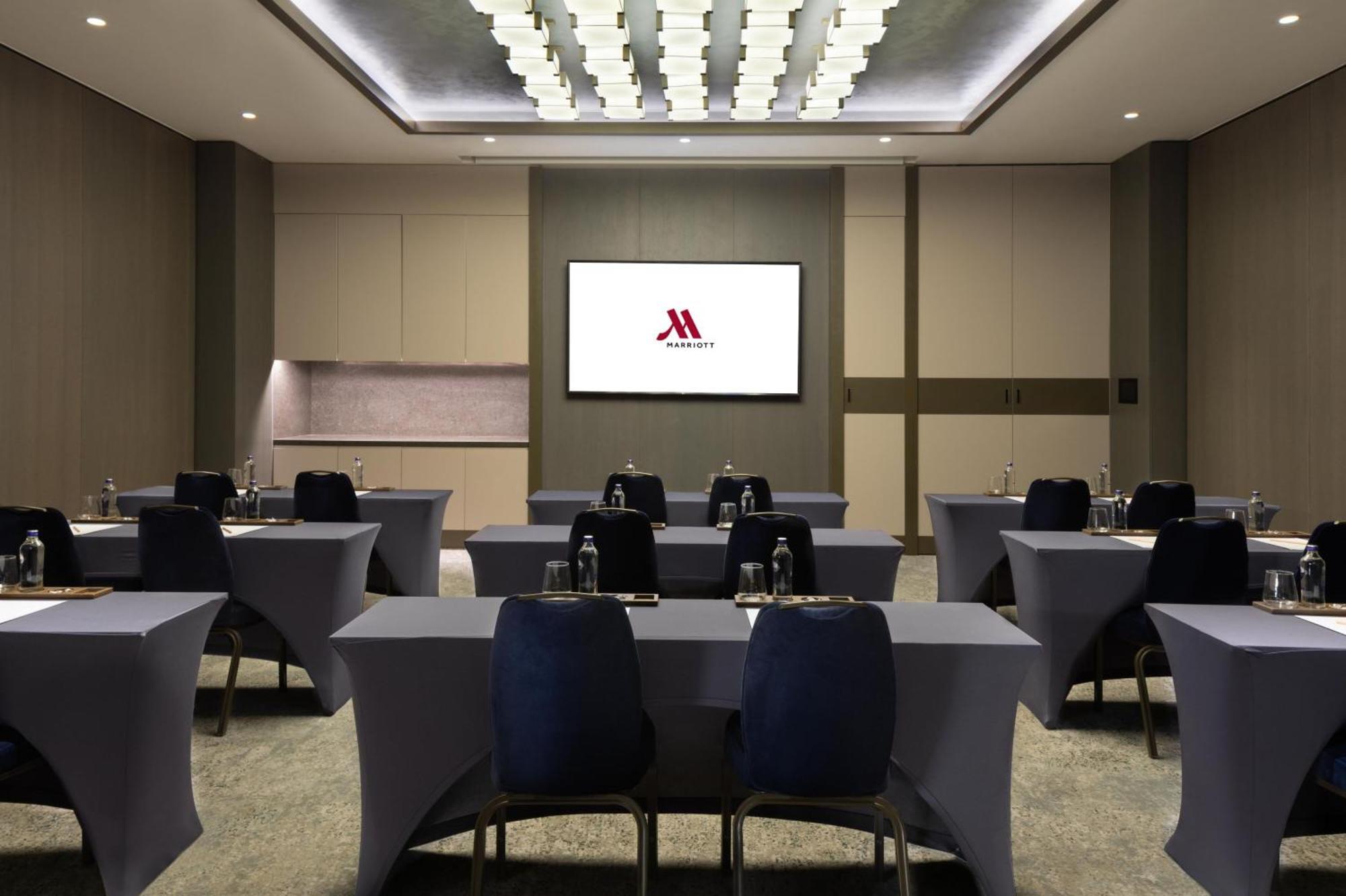 Izmir Marriott Hotel 외부 사진 A typical meeting room