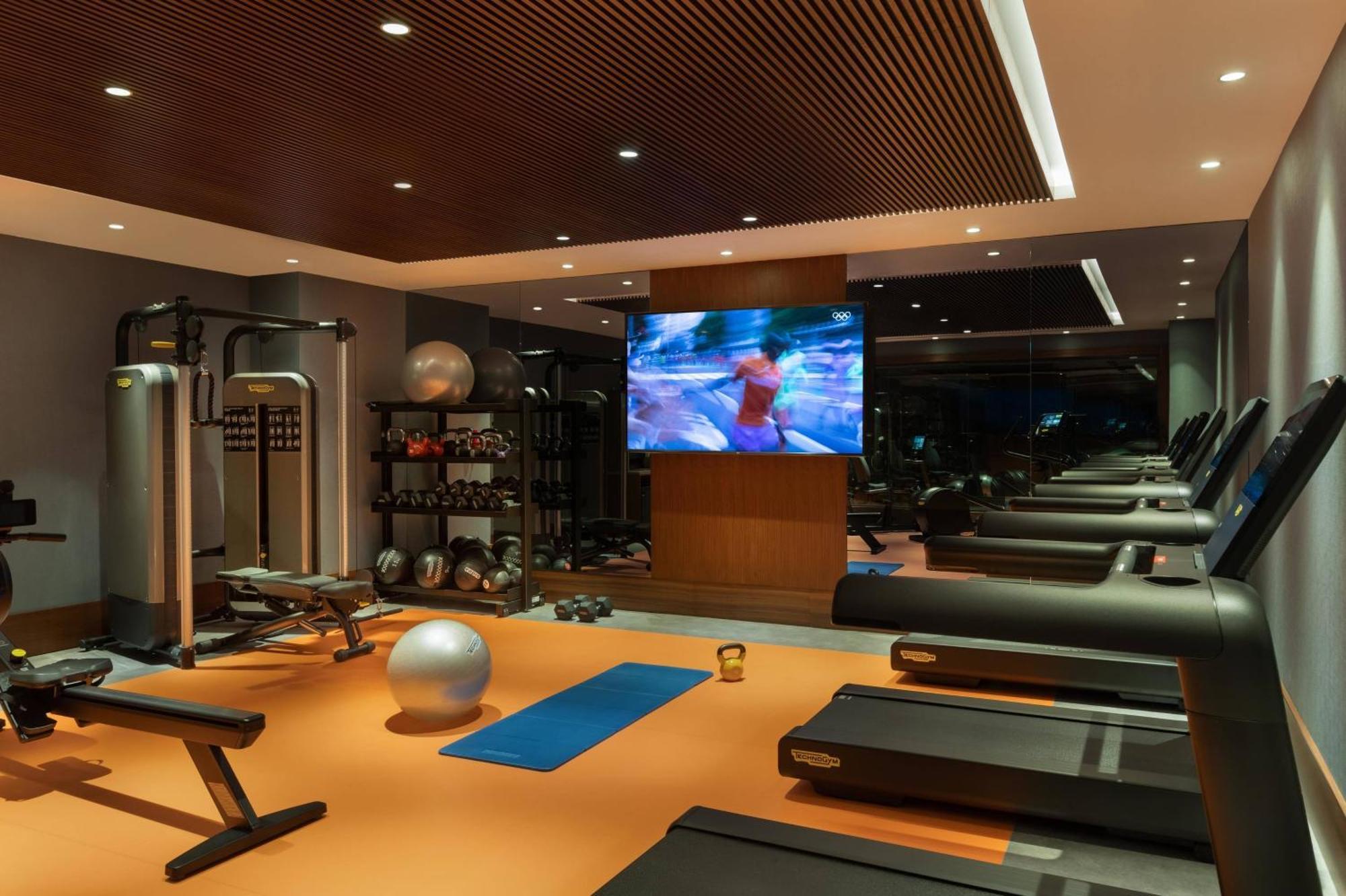 Izmir Marriott Hotel 외부 사진 The gym at the hotel