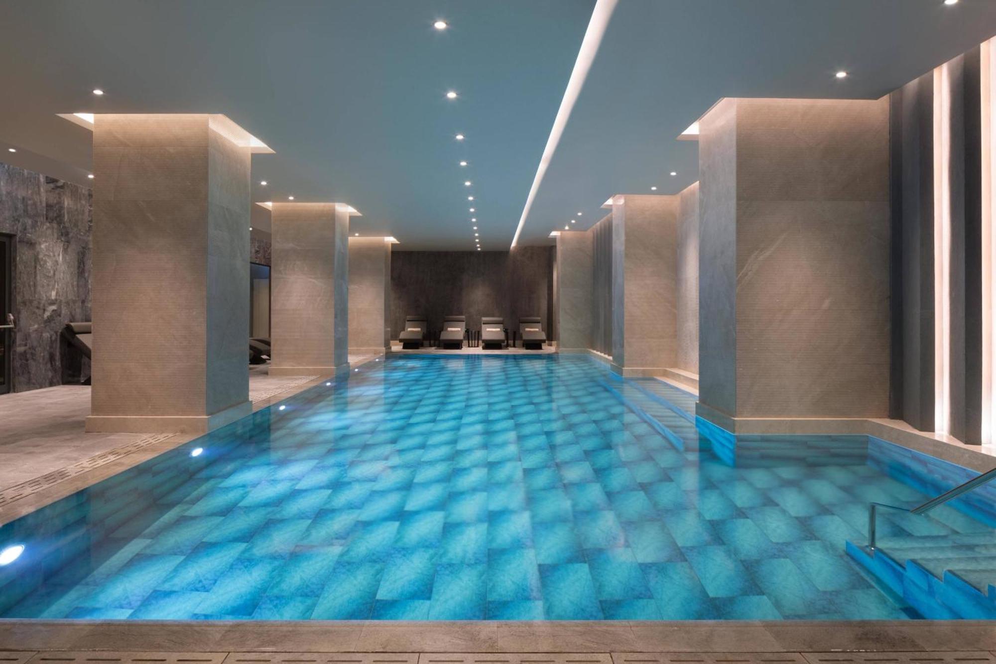 Izmir Marriott Hotel 외부 사진 The pool at The Spa at The Landmark